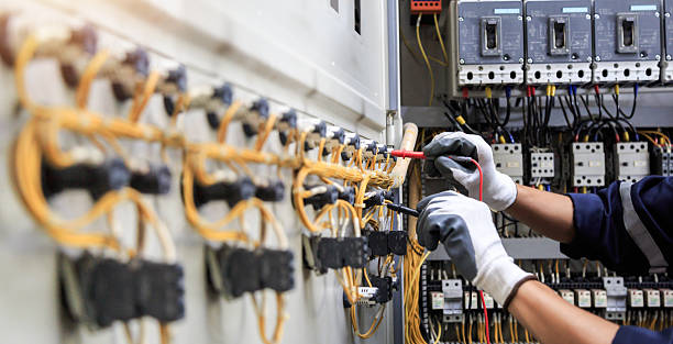 Professional Electrician technician working in Franklin County County, KY